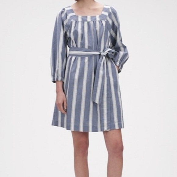 Gap EC blue and white striped dress with a tie belt.  Size medium - Picture 4 of 5